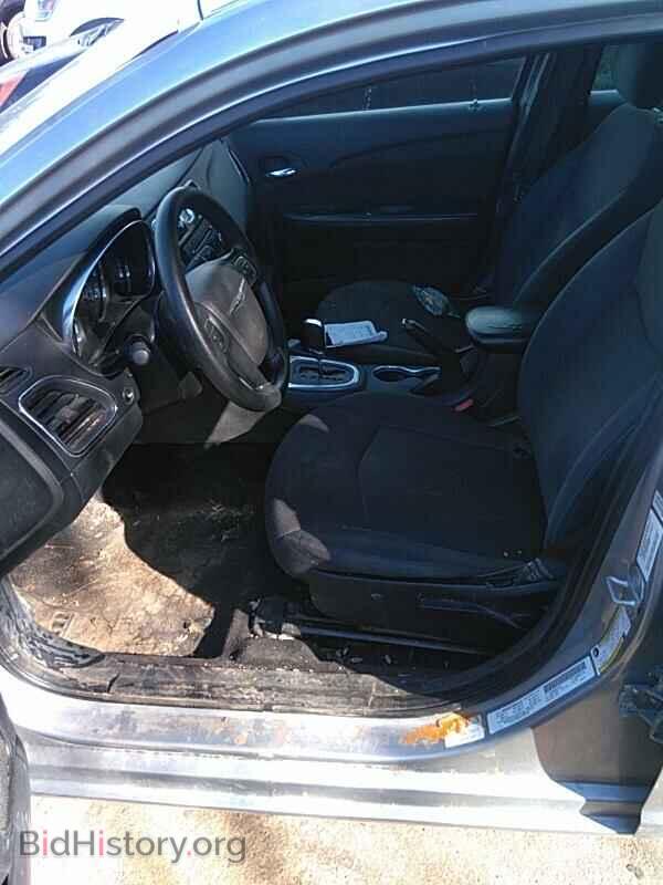 2014 Chrysler 200 - VIN: 1C3CCBAB9EN212927 - Фото 3