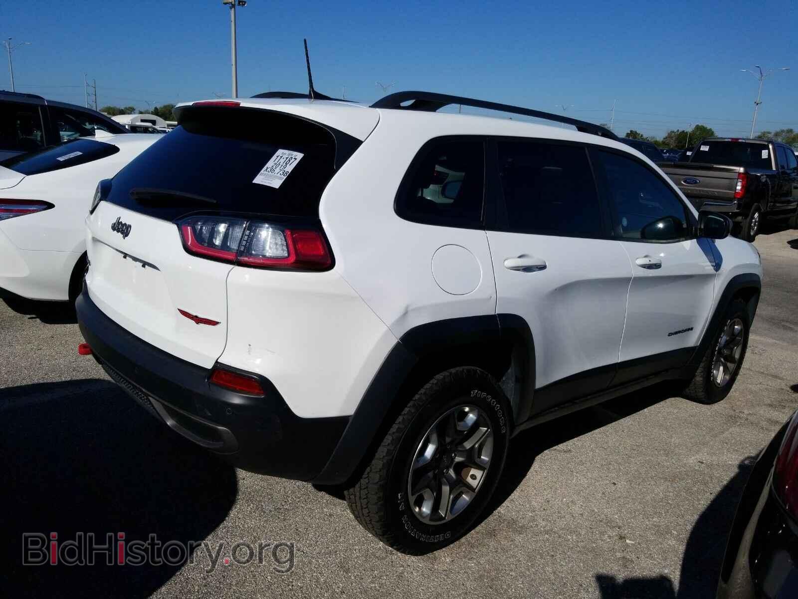2019 Jeep Cherokee - VIN: 1C4PJMBX4KD298268 - Photo 2