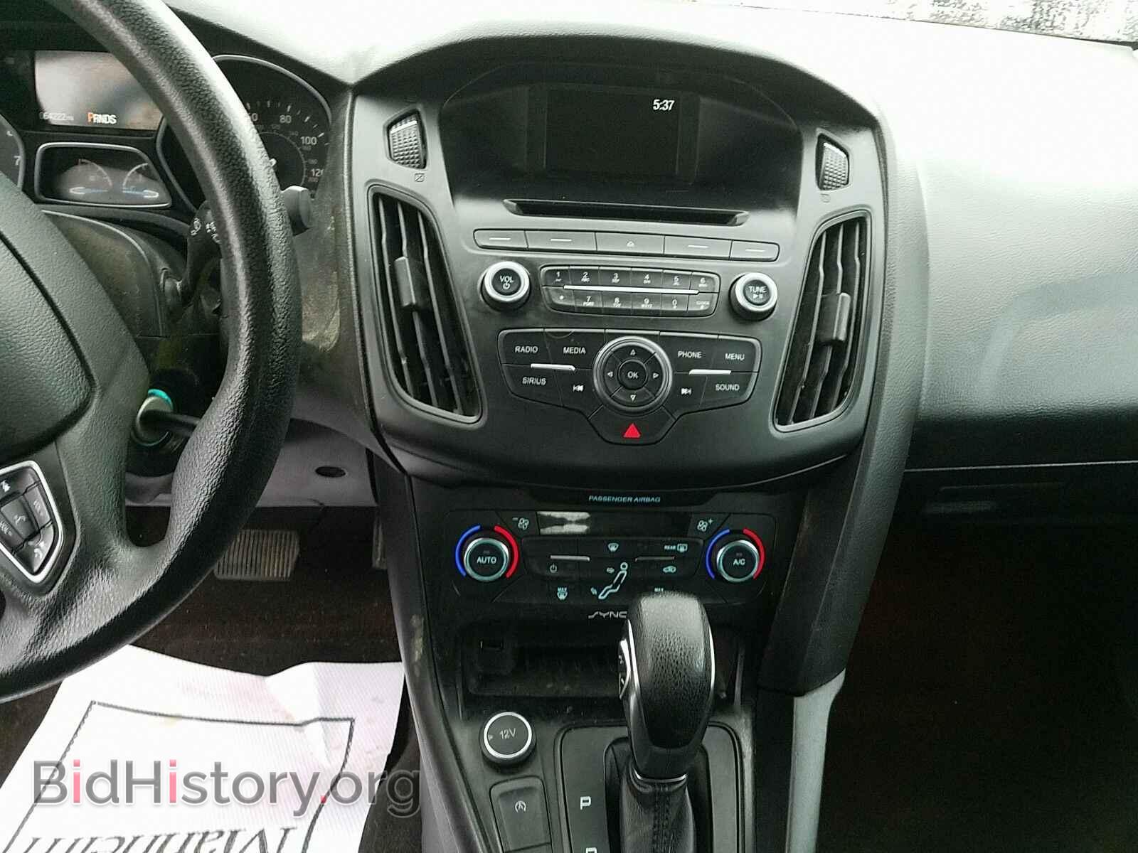 2017 Ford Focus - VIN: 1FADP3FE4HL210568 - Photo 4