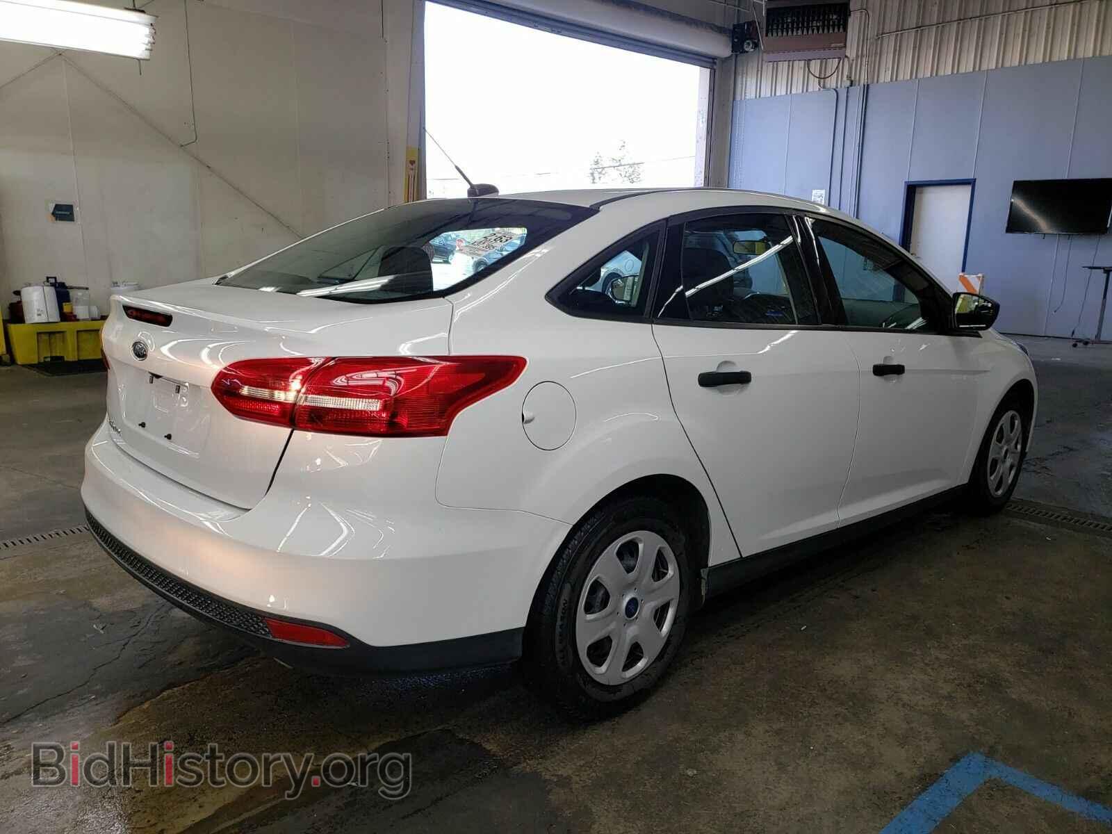2017 Ford Focus - VIN: 1FADP3E23HL230902 - Фото 2