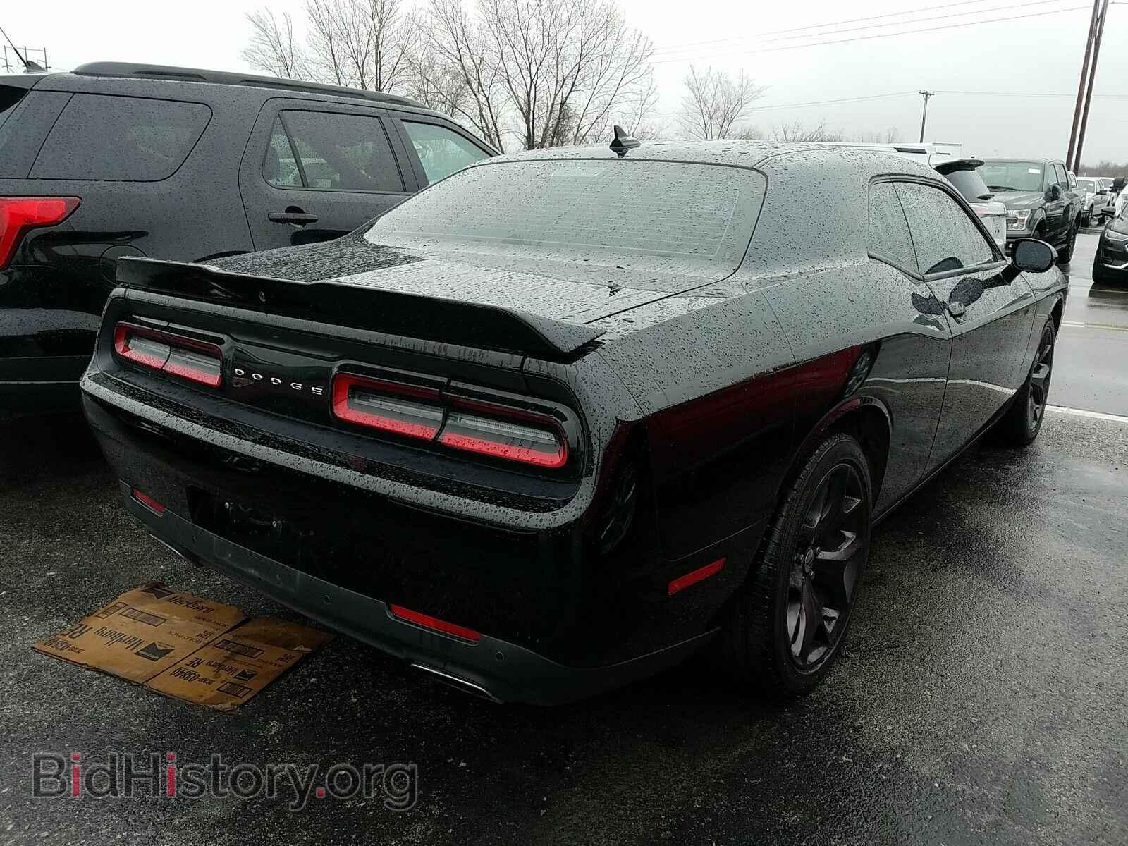 2018 Dodge Challenger - VIN: 2C3CDZAG0JH138804 - Фото 2
