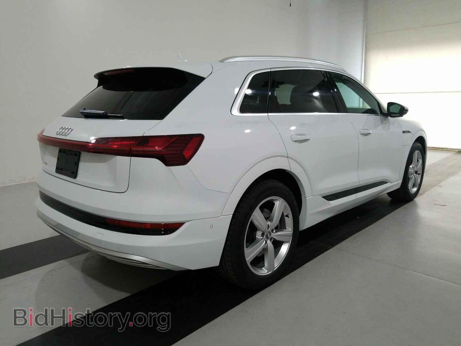 2019 Audi e-tron - VIN: WA1LABGE5KB017532 - Фото 4