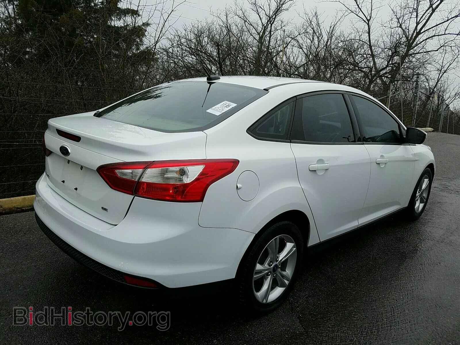 2013 Ford Focus - VIN: 1FADP3F24DL360793 - Фото 2