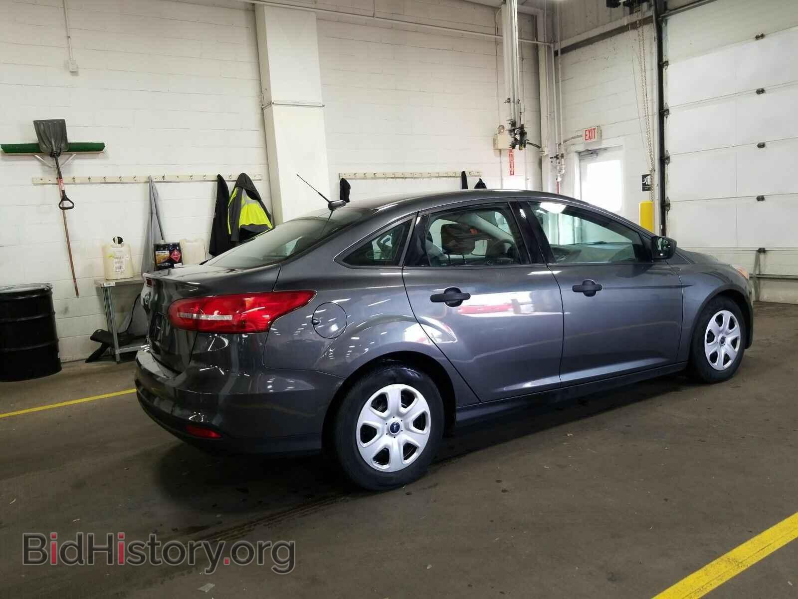 2017 Ford Focus - VIN: 1FADP3E20HL256101 - Фото 2
