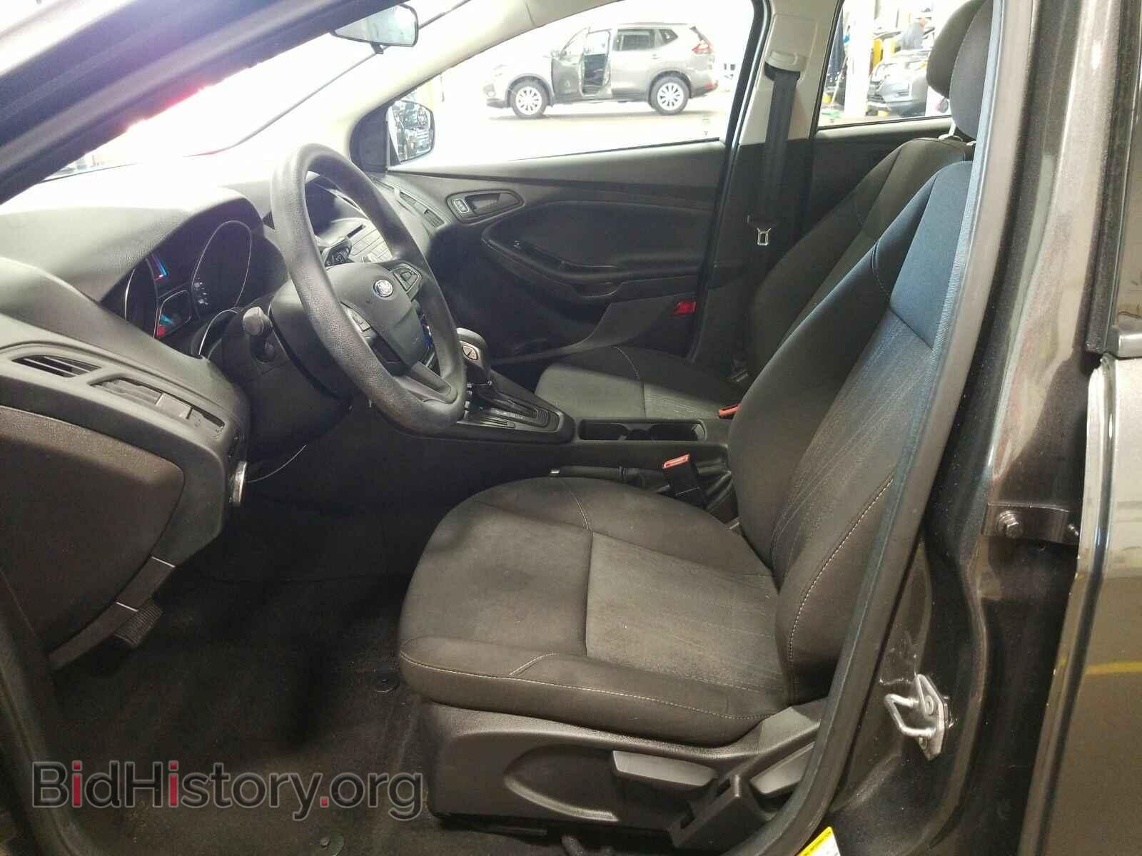 2017 Ford Focus - VIN: 1FADP3E20HL256101 - Фото 3