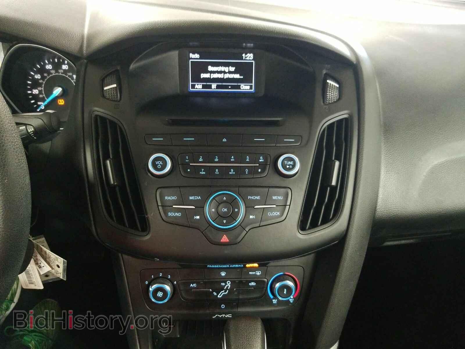 2017 Ford Focus - VIN: 1FADP3E20HL256101 - Фото 4