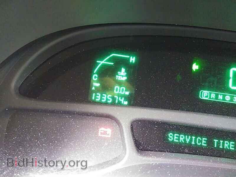 2004 Cadillac DeVille - VIN: 1G6KD54Y74U254266 - Photo 5