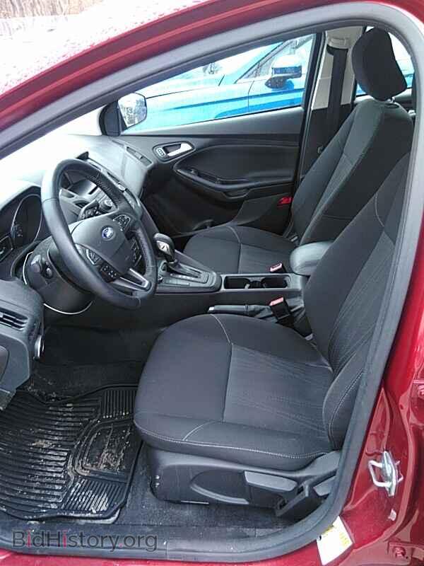 2017 Ford Focus - VIN: 1FADP3F27HL218900 - Фото 3