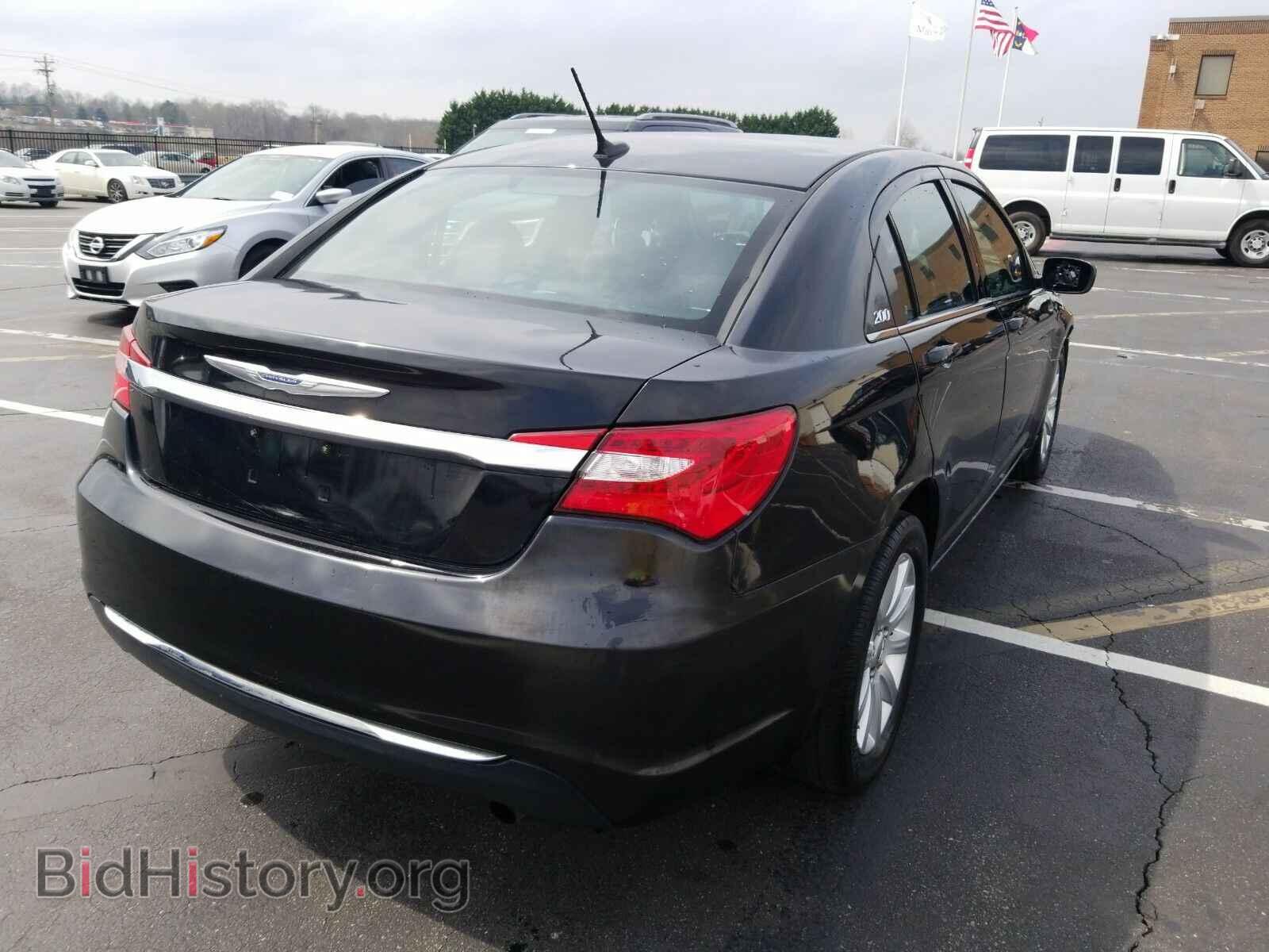 2014 Chrysler 200 - VIN: 1C3CCBBB0EN190945 - Фото 2