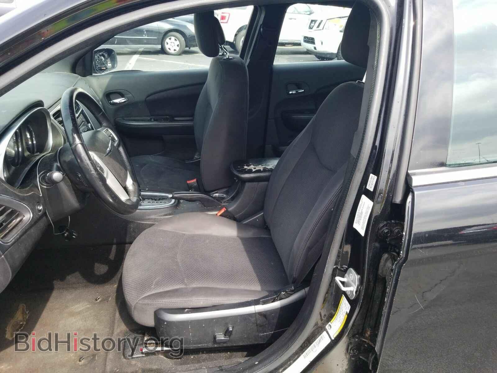2014 Chrysler 200 - VIN: 1C3CCBBB0EN190945 - Фото 3