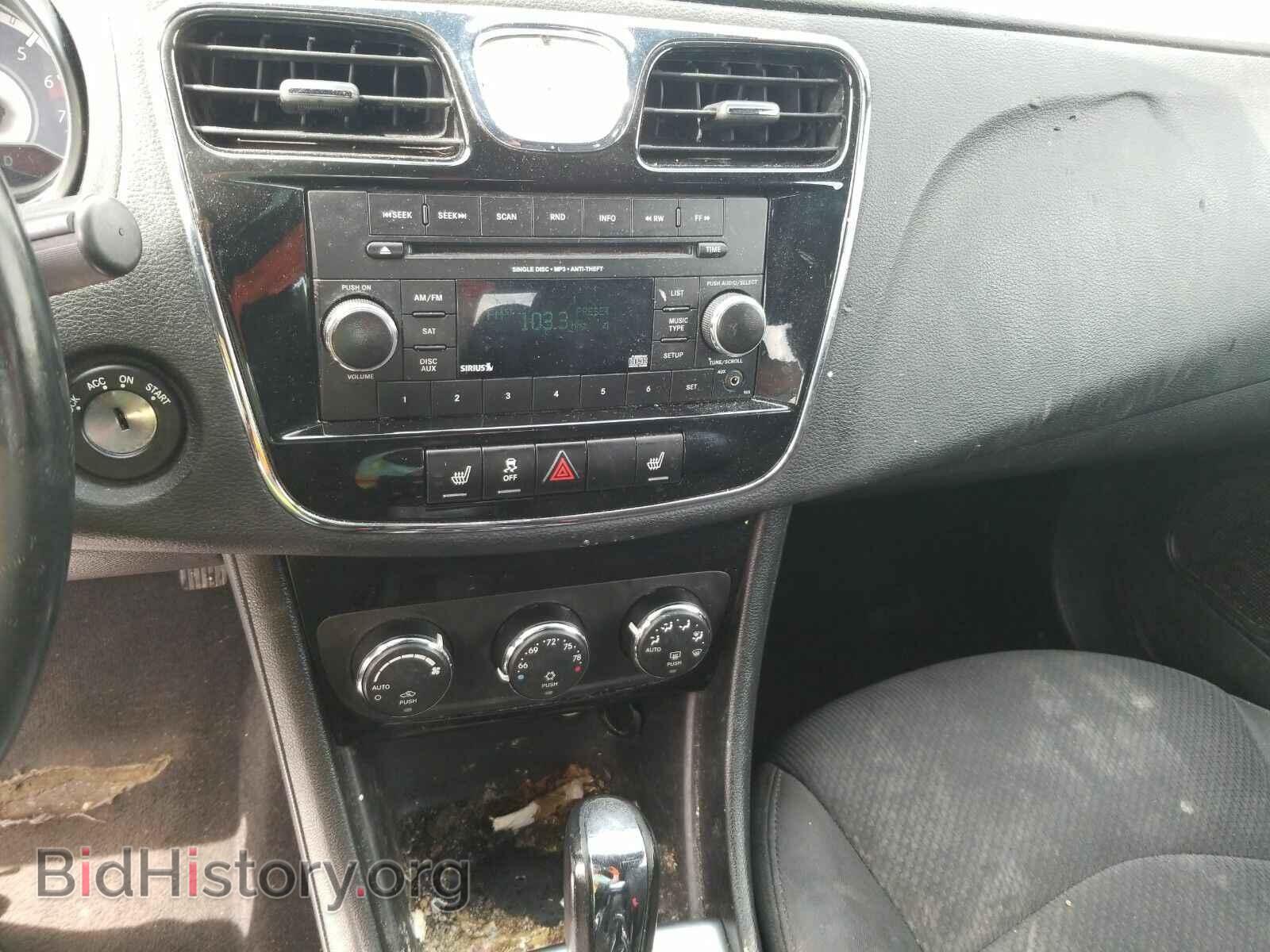 2014 Chrysler 200 - VIN: 1C3CCBBB0EN190945 - Фото 4