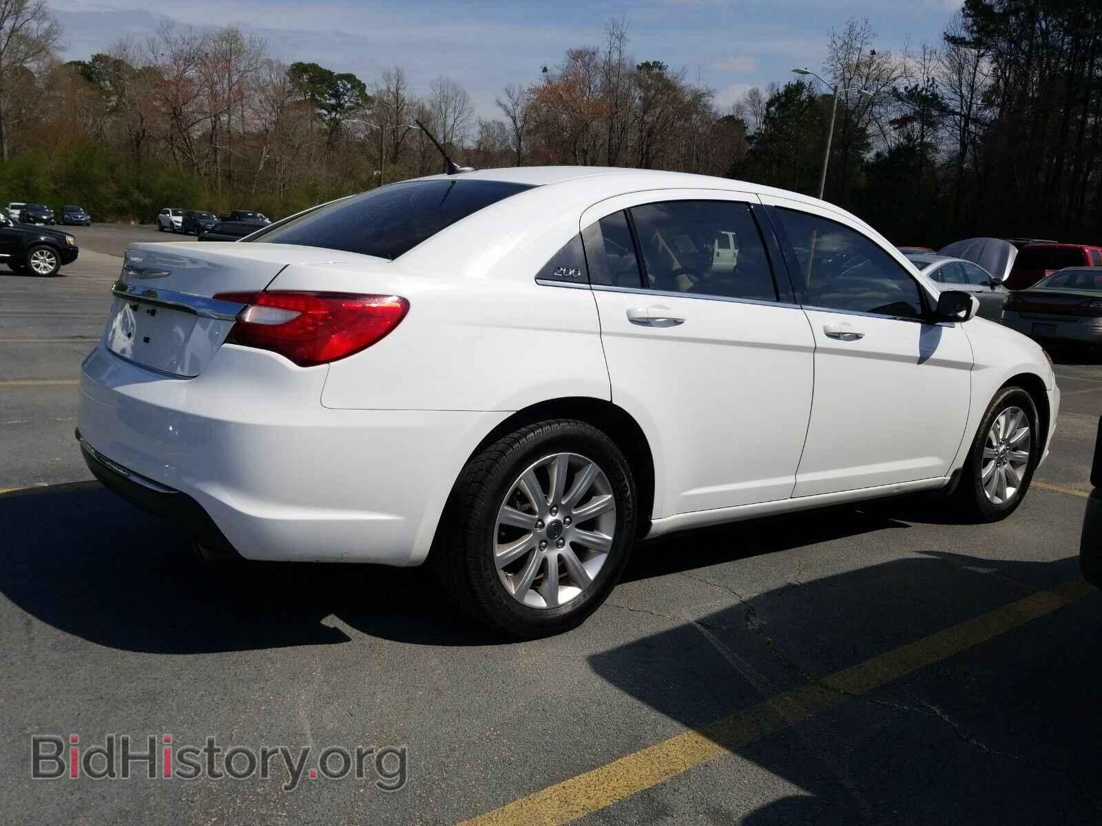 2013 Chrysler 200 - VIN: 1C3CCBBGXDN528104 - Фото 2