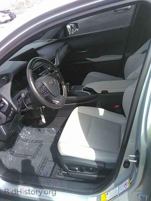 2019 Lexus UX - VIN: JTHY3JBH7K2002725 - Фото 3