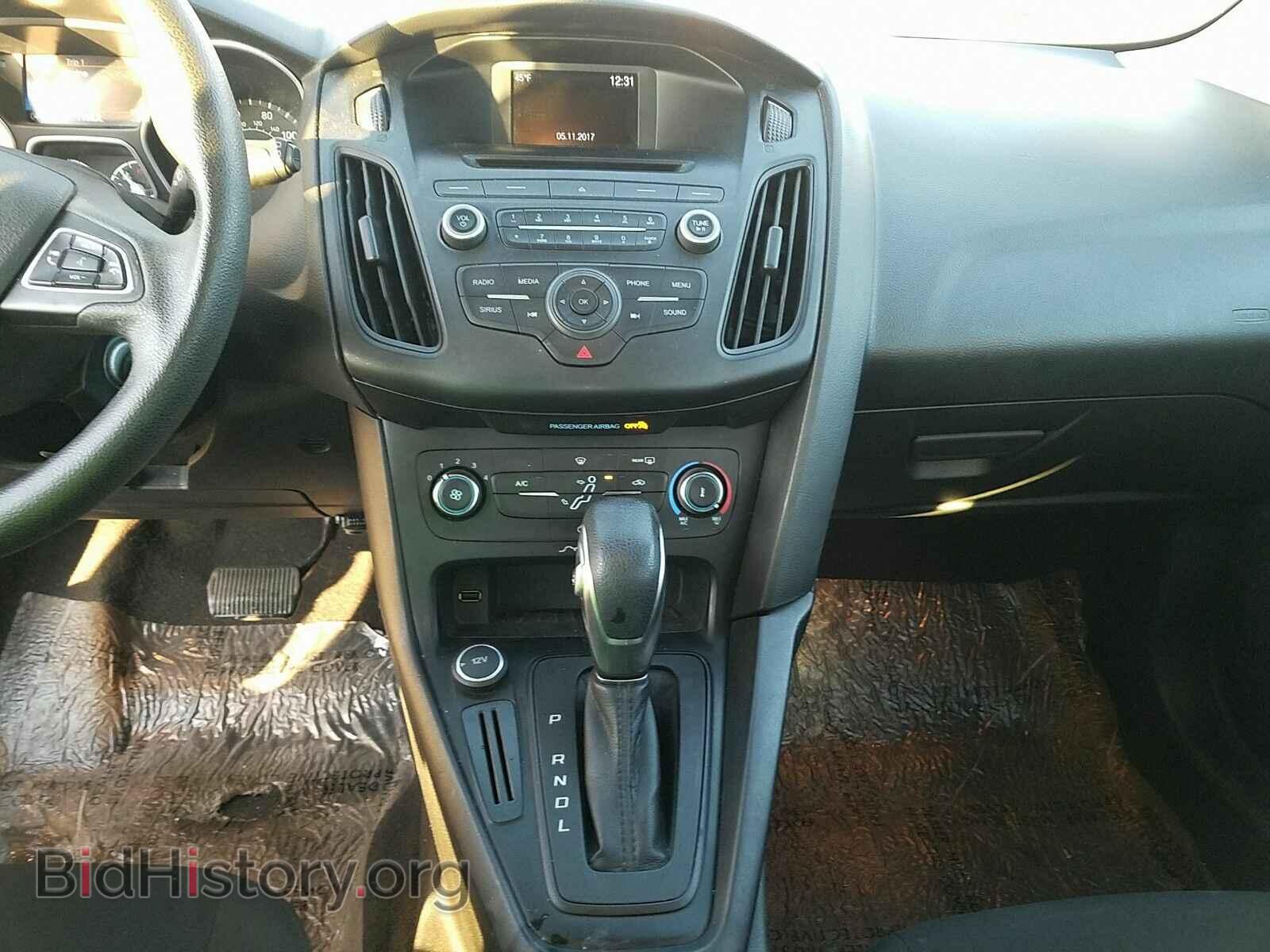 2017 Ford Focus - VIN: 1FADP3K2XHL284864 - Фото 4