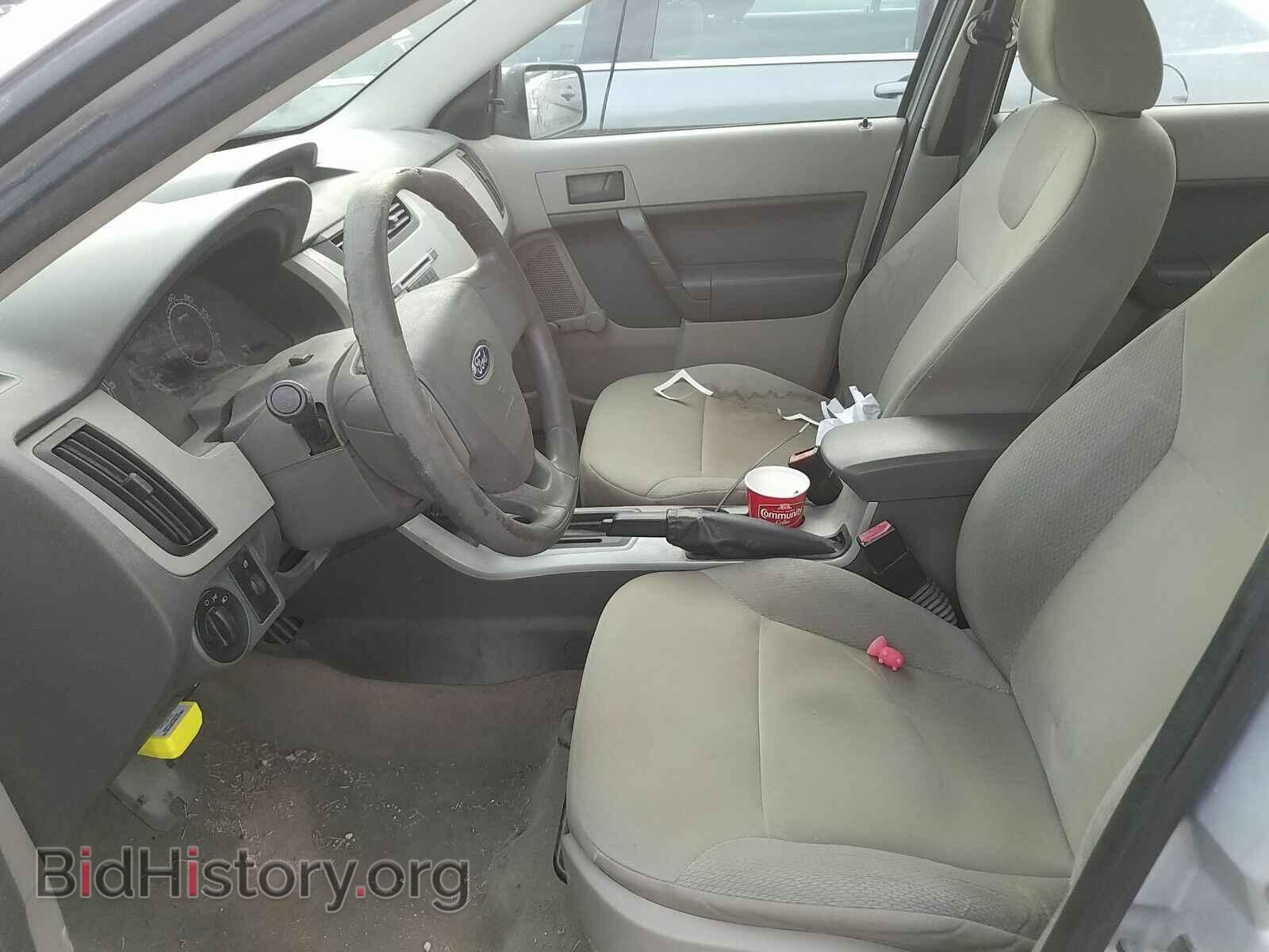 2008 Ford Focus - VIN: 1FAHP34N28W252529 - Фото 3