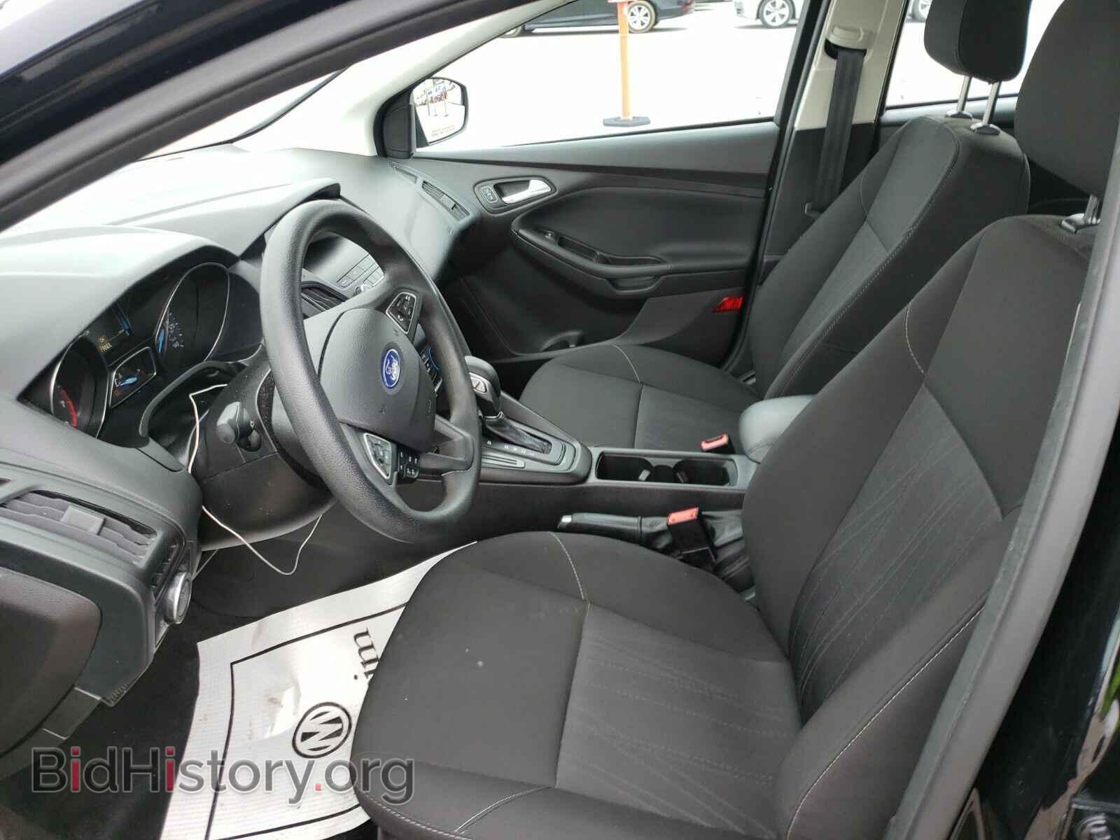 2018 Ford Focus - VIN: 1FADP3F22JL289072 - Фото 3
