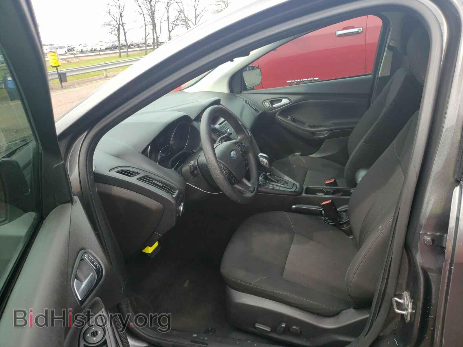 2016 Ford Focus - VIN: 1FADP3F20GL238632 - Photo 3