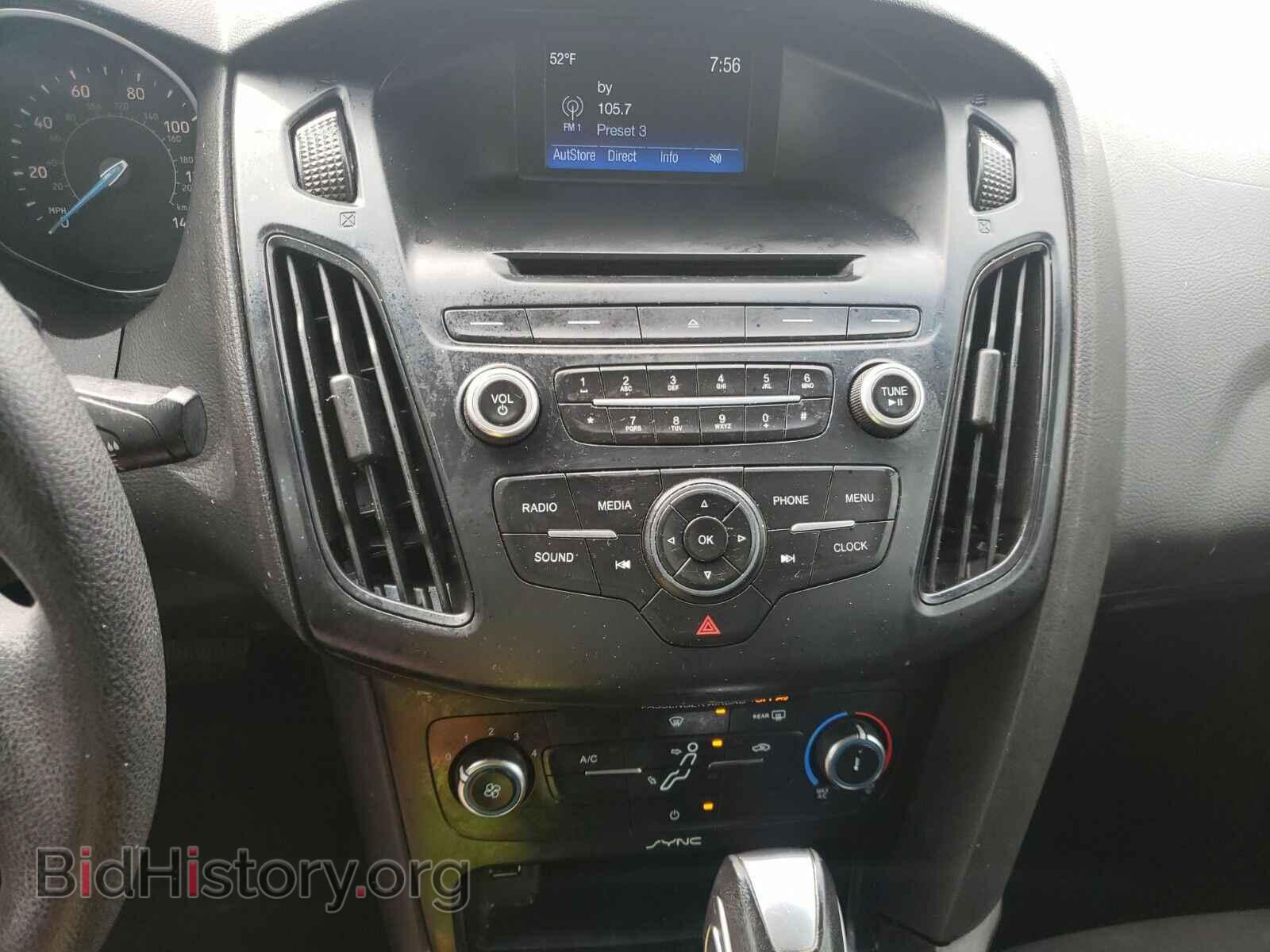 2016 Ford Focus - VIN: 1FADP3F20GL238632 - Photo 4