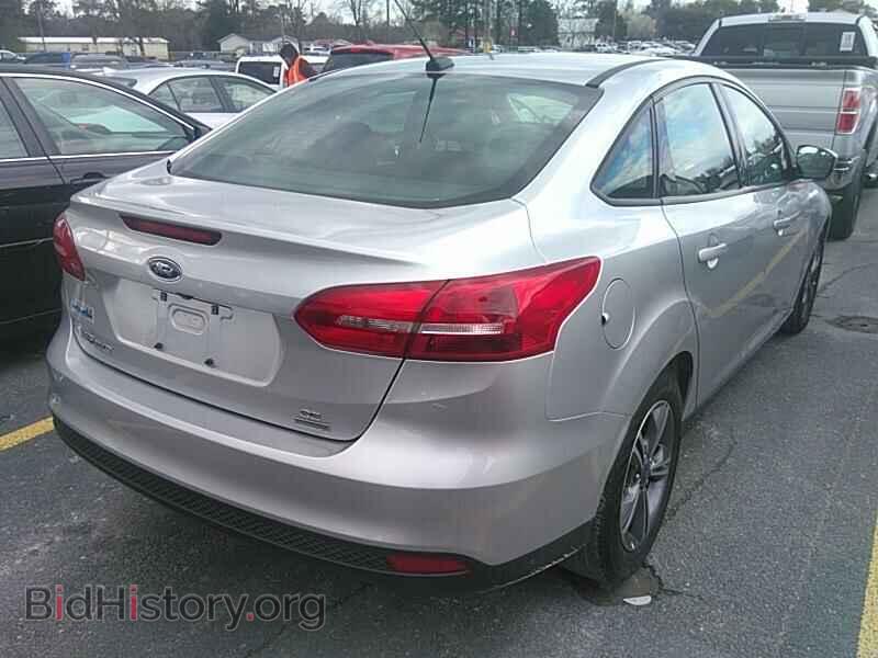 2018 Ford Focus - VIN: 1FADP3FE8JL202379 - Фото 2
