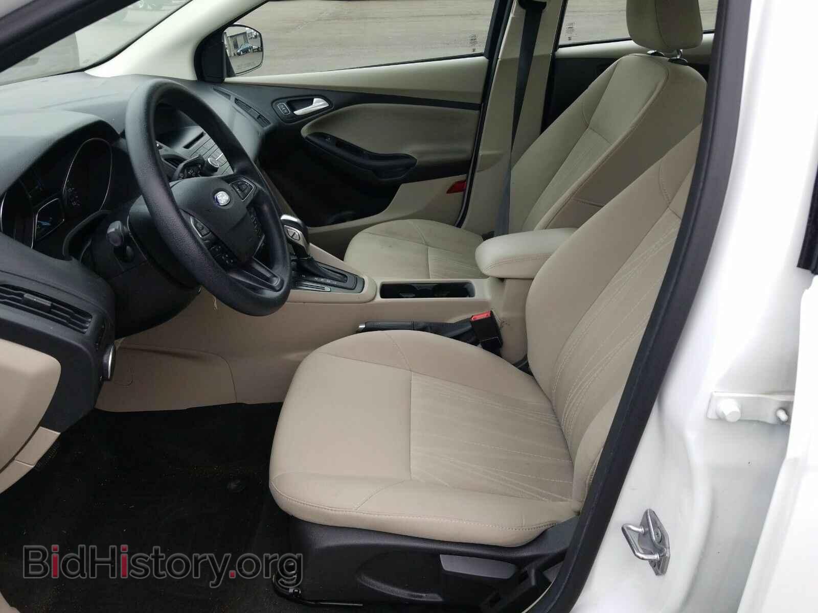 2016 Ford Focus - VIN: 1FADP3F25GL358295 - Photo 3