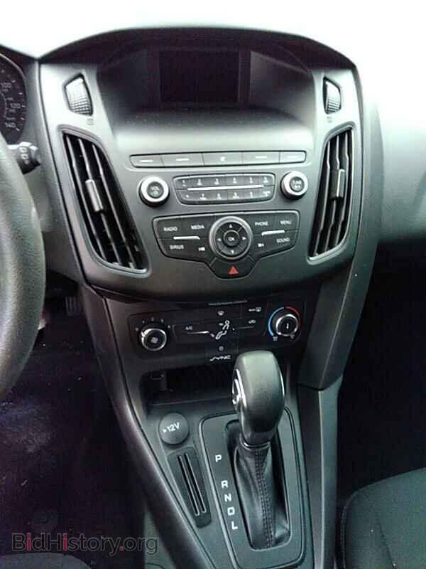 2018 Ford Focus - VIN: 1FADP3K21JL265884 - Фото 4