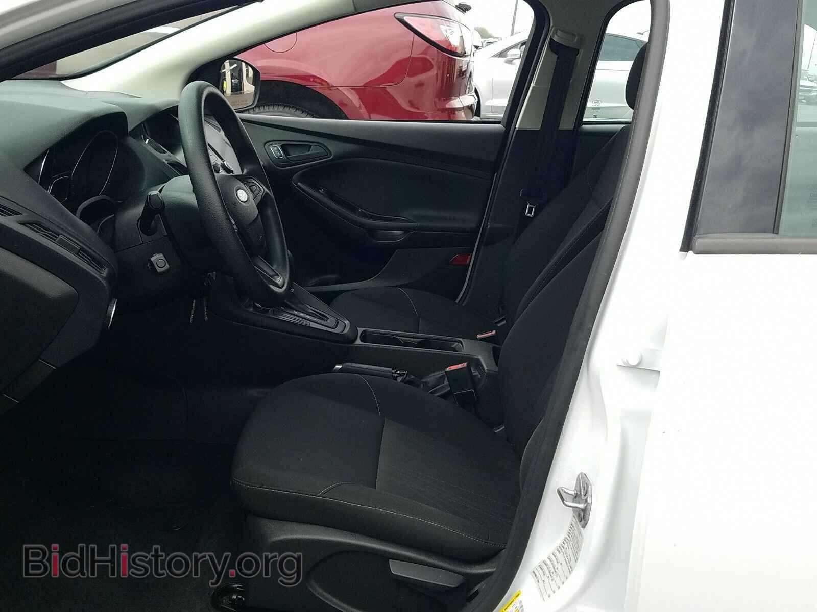 2016 Ford Focus - VIN: 1FADP3E2XGL373599 - Фото 3