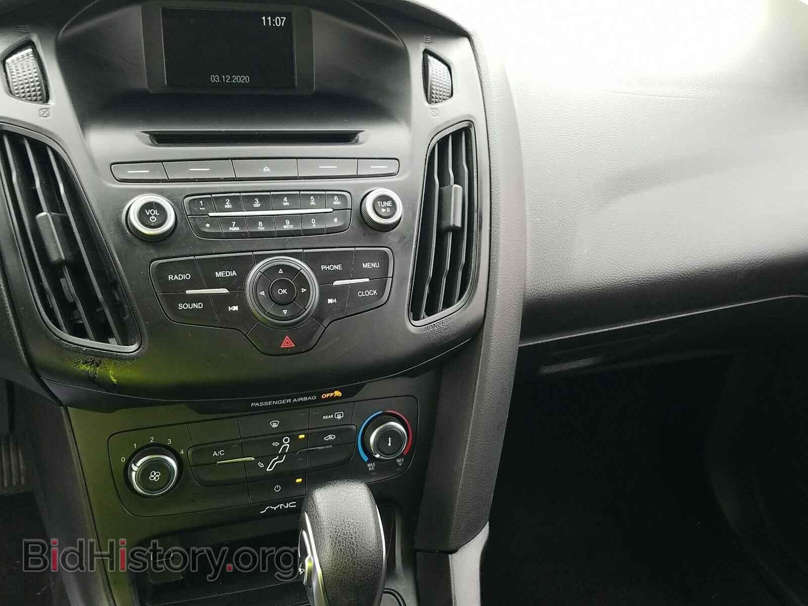 2016 Ford Focus - VIN: 1FADP3E2XGL373599 - Фото 4