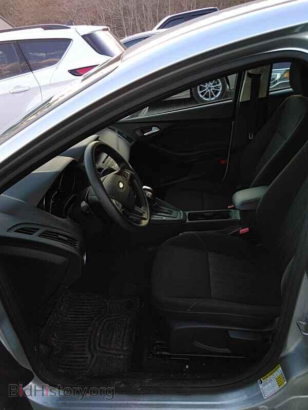 2016 Ford Focus - VIN: 1FADP3F2XGL397979 - Photo 3
