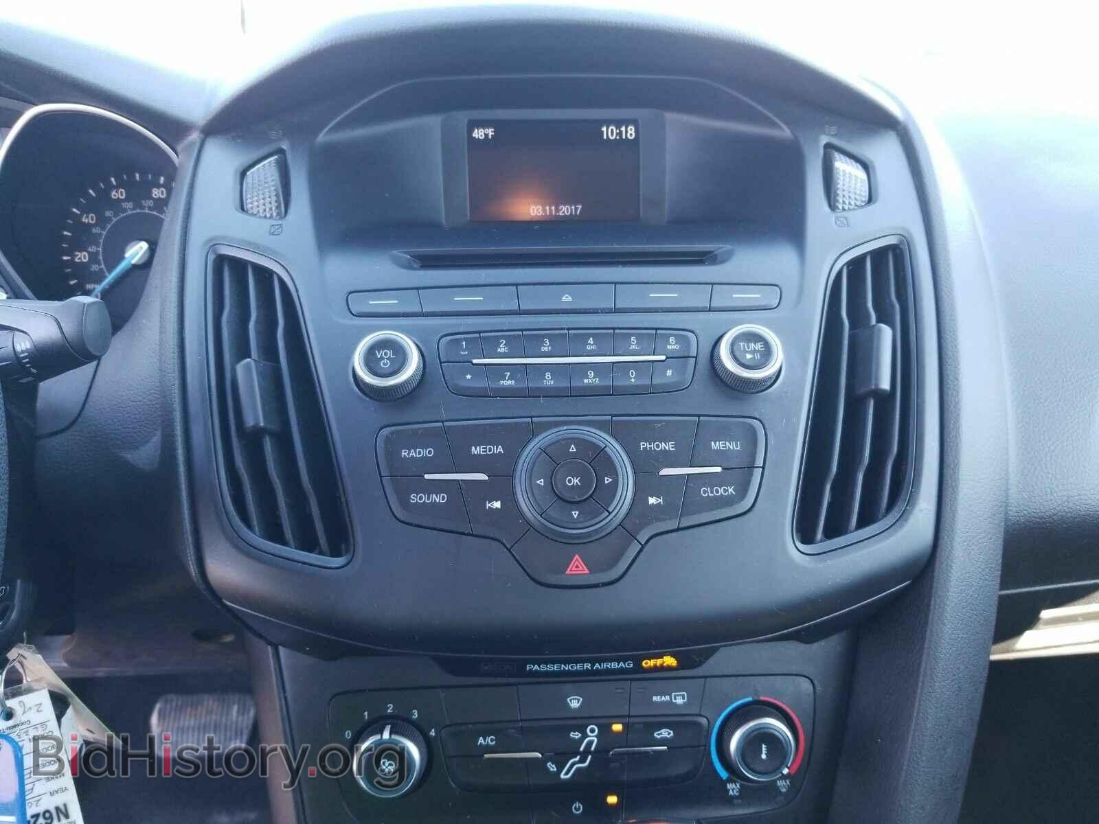 2016 Ford Focus - VIN: 1FADP3F26GL237579 - Photo 4