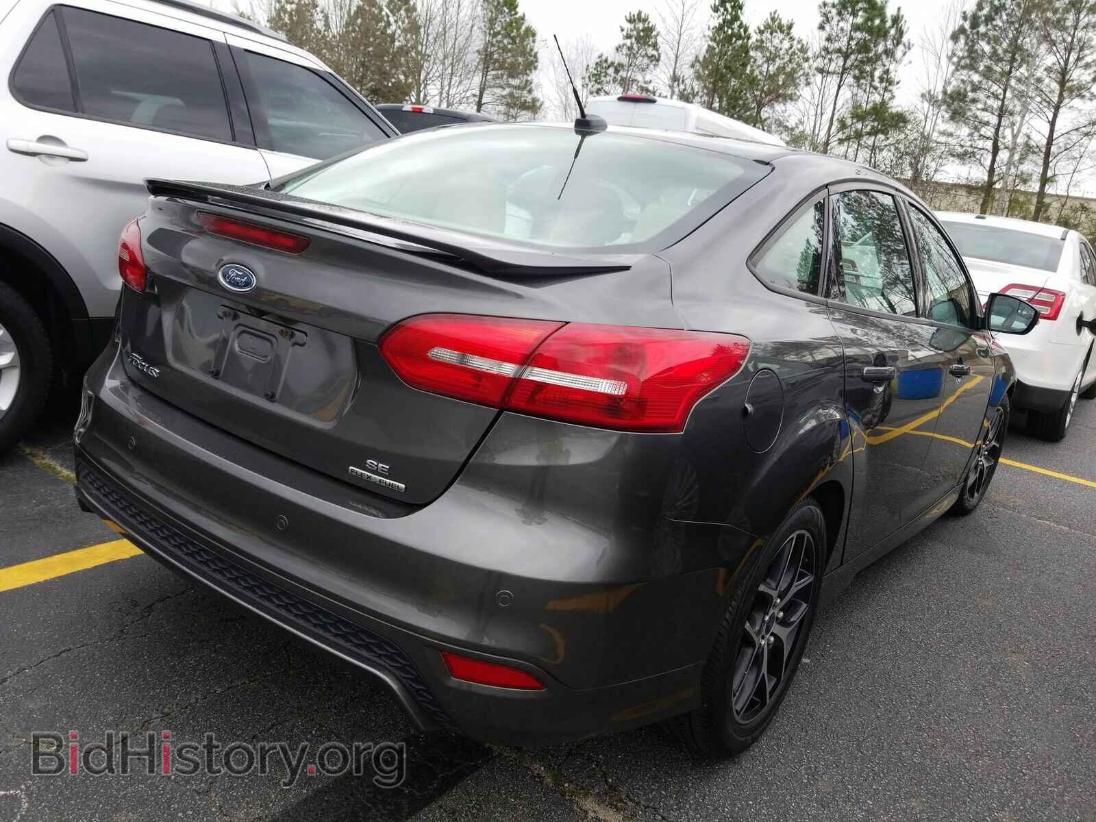 2016 Ford Focus - VIN: 1FADP3F2XGL261352 - Фото 2