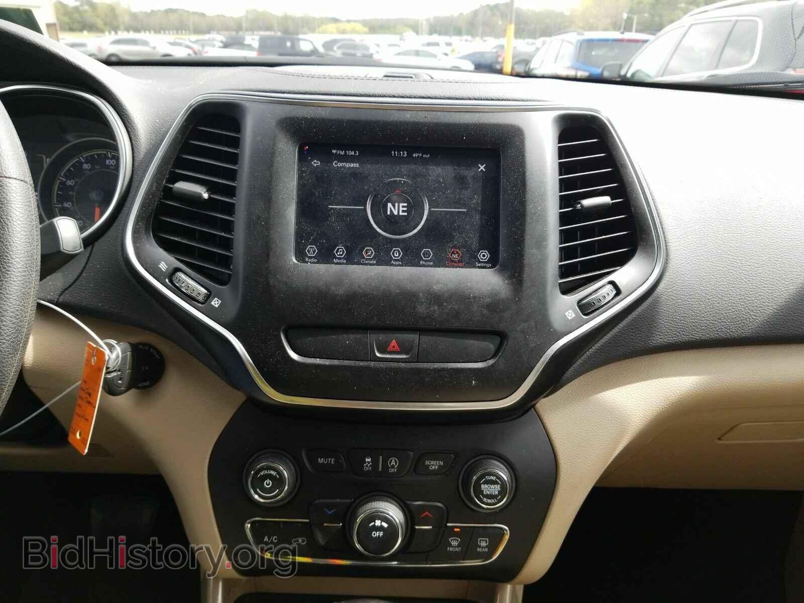 2019 Jeep Cherokee - VIN: 1C4PJMCB9KD372531 - Photo 4