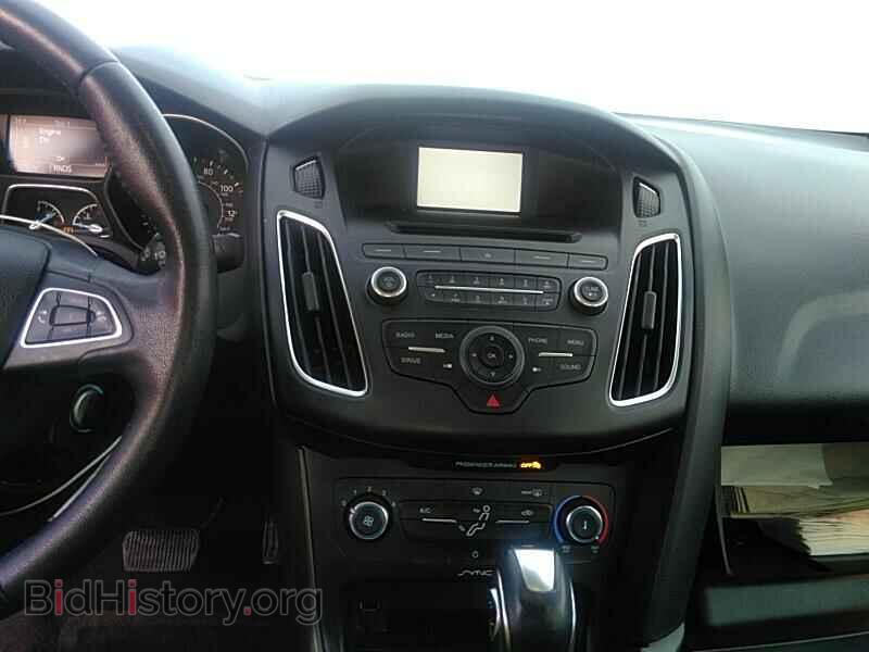 2016 Ford Focus - VIN: 1FADP3F25GL325703 - Photo 4