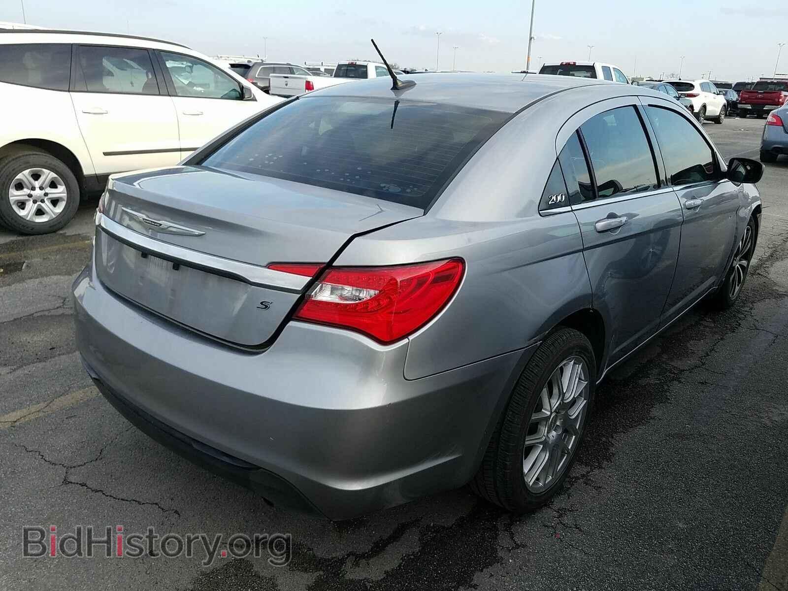 2013 Chrysler 200 - VIN: 1C3CCBBBXDN723205 - Фото 2