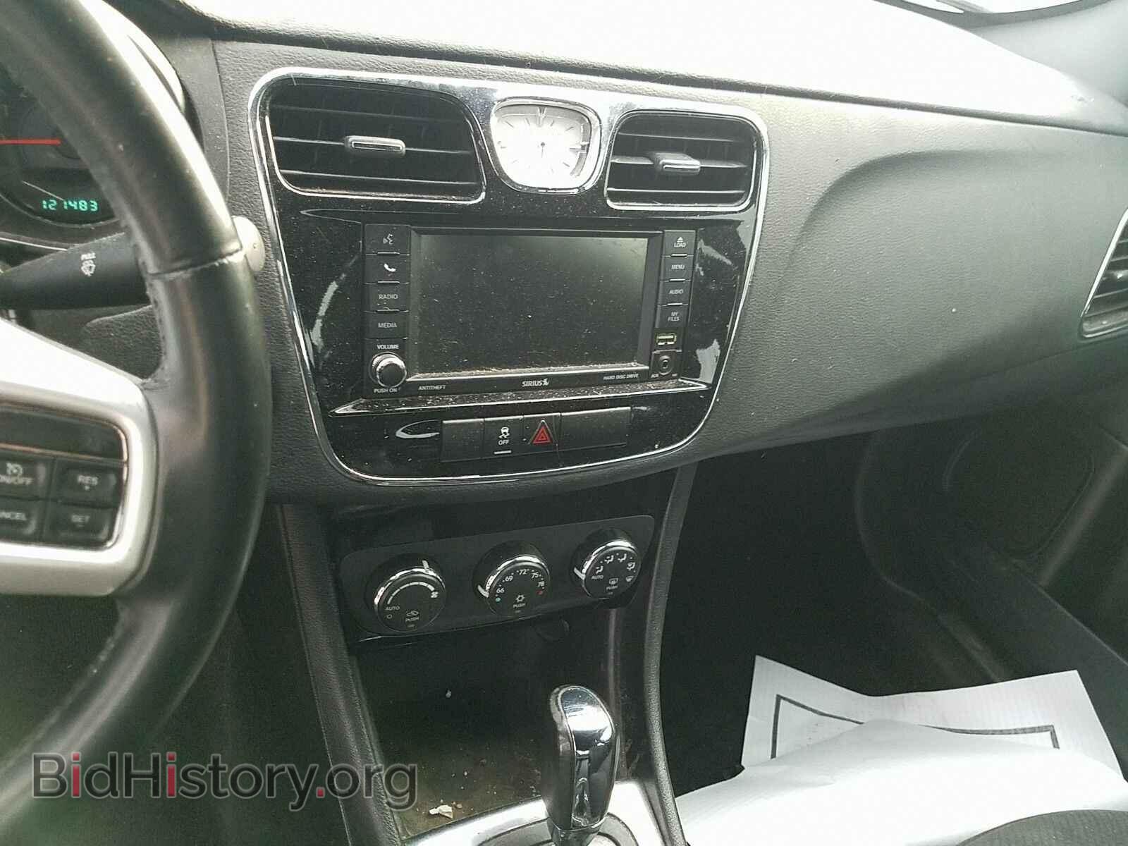 2013 Chrysler 200 - VIN: 1C3CCBBBXDN723205 - Фото 4