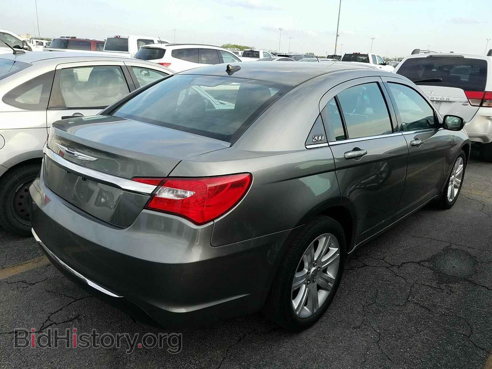 2013 Chrysler 200 - VIN: 1C3CCBAB4DN715232 - Фото 2