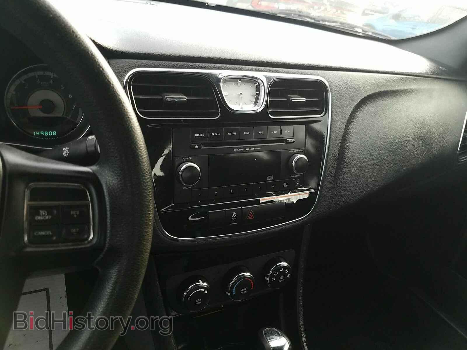 2013 Chrysler 200 - VIN: 1C3CCBAB4DN715232 - Фото 4