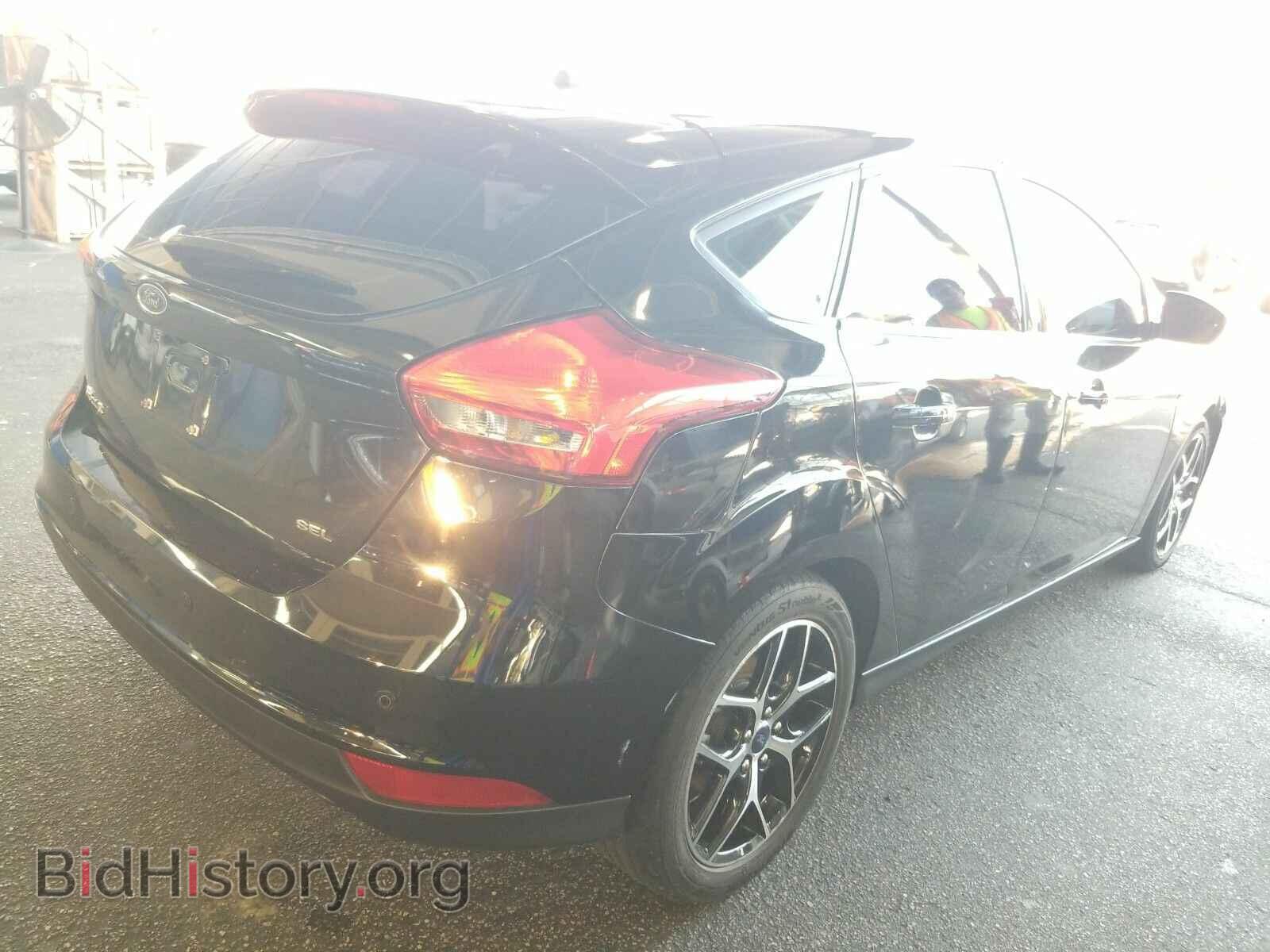 2018 Ford Focus - VIN: 1FADP3M23JL220488 - Фото 2
