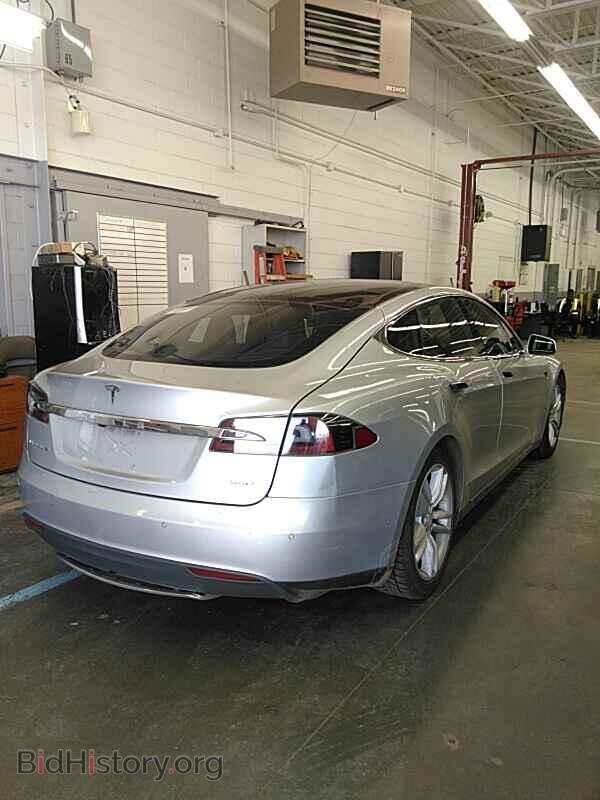 2015 Tesla Model S - VIN: 5YJSA1E28FF120452 - Photo 2