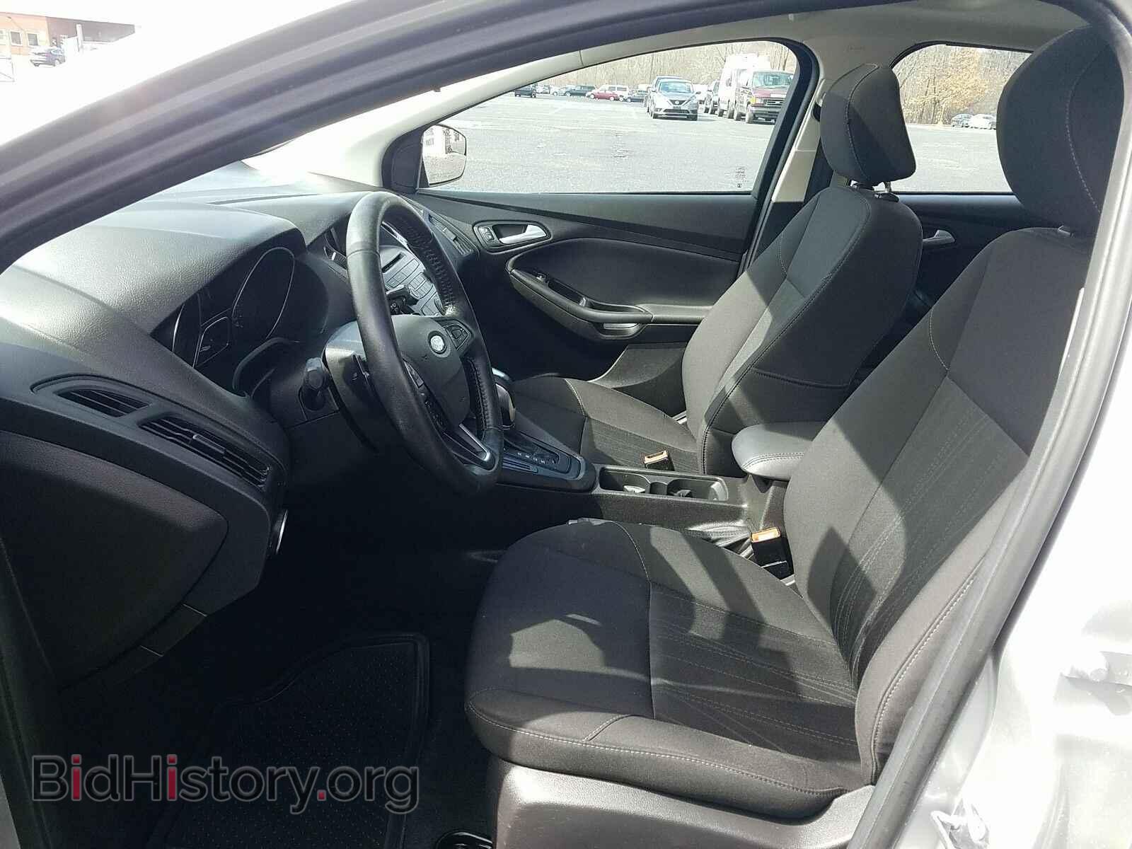 2016 Ford Focus - VIN: 1FADP3K27GL375685 - Photo 3