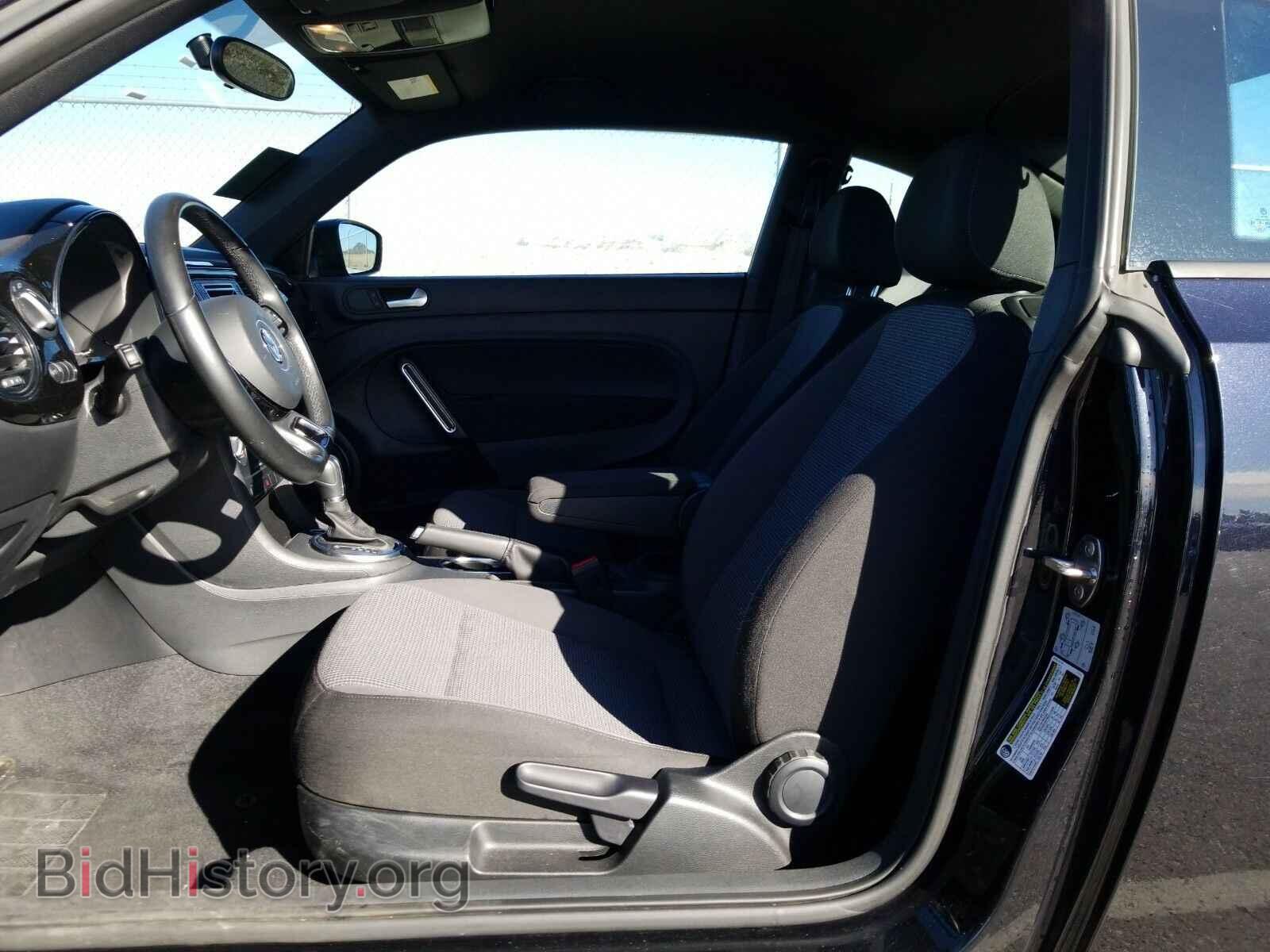 2018 Volkswagen Beetle - VIN: 3VWFD7AT2JM721061 - Фото 3