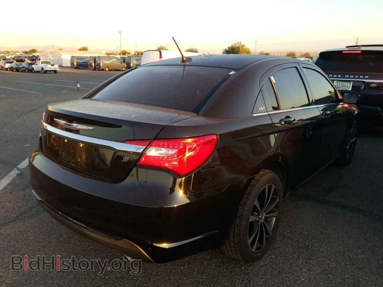 2014 Chrysler 200 - VIN: 1C3CCBBG2EN186889 - Фото 2