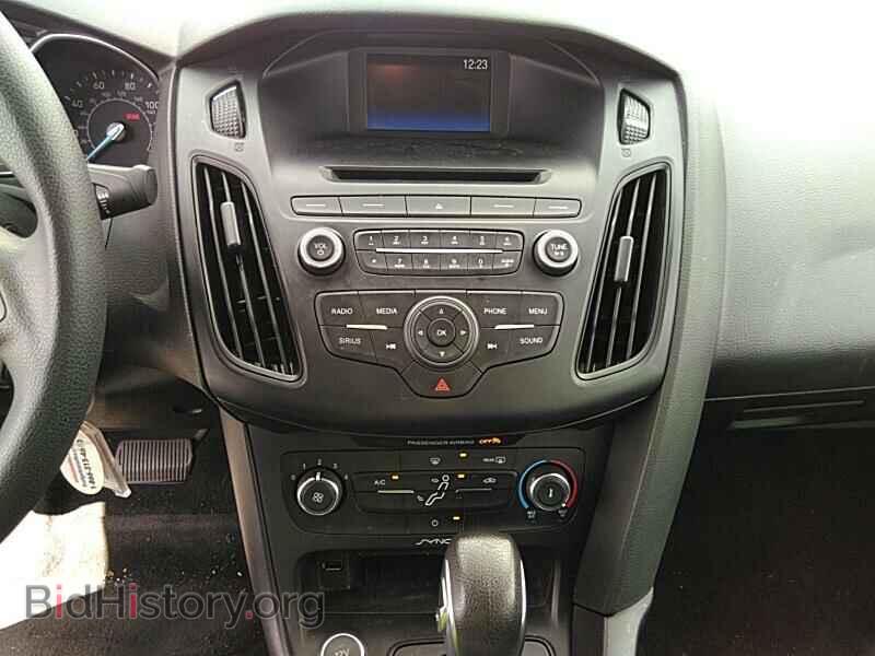 2017 Ford Focus - VIN: 1FADP3F22HL249777 - Фото 4