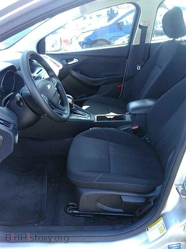 2017 Ford Focus - VIN: 1FADP3F29HL300210 - Фото 3