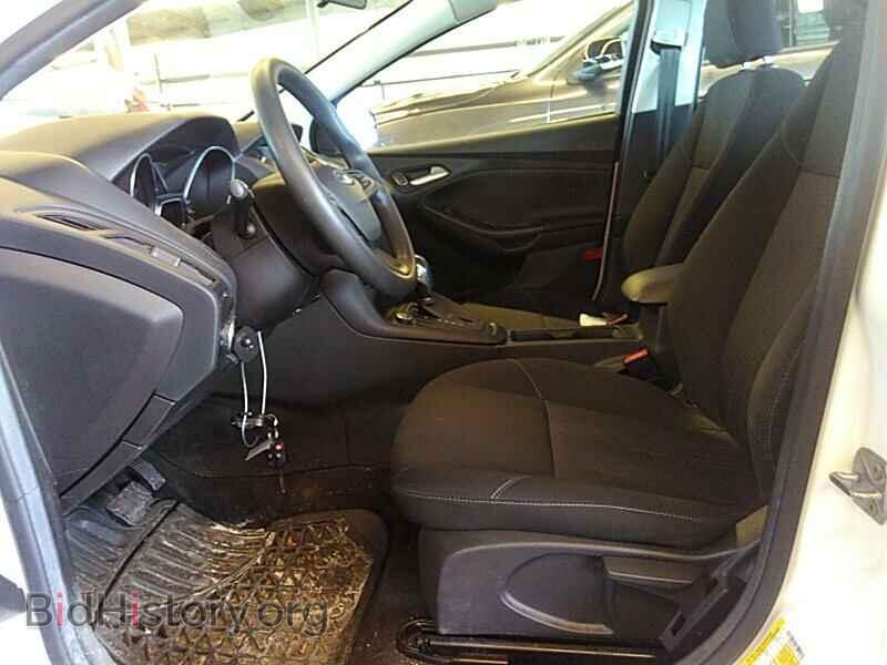 2016 Ford Focus - VIN: 1FADP3F22GL272796 - Photo 3