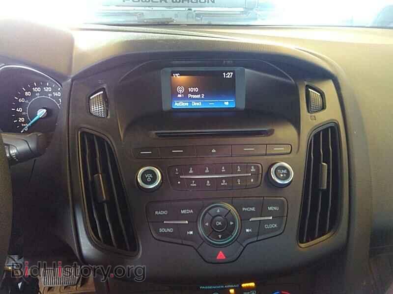 2016 Ford Focus - VIN: 1FADP3F22GL272796 - Photo 4