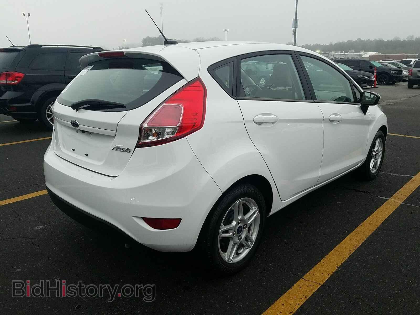 2018 Ford Fiesta - VIN: 3FADP4EJ4JM100175 - Фото 2