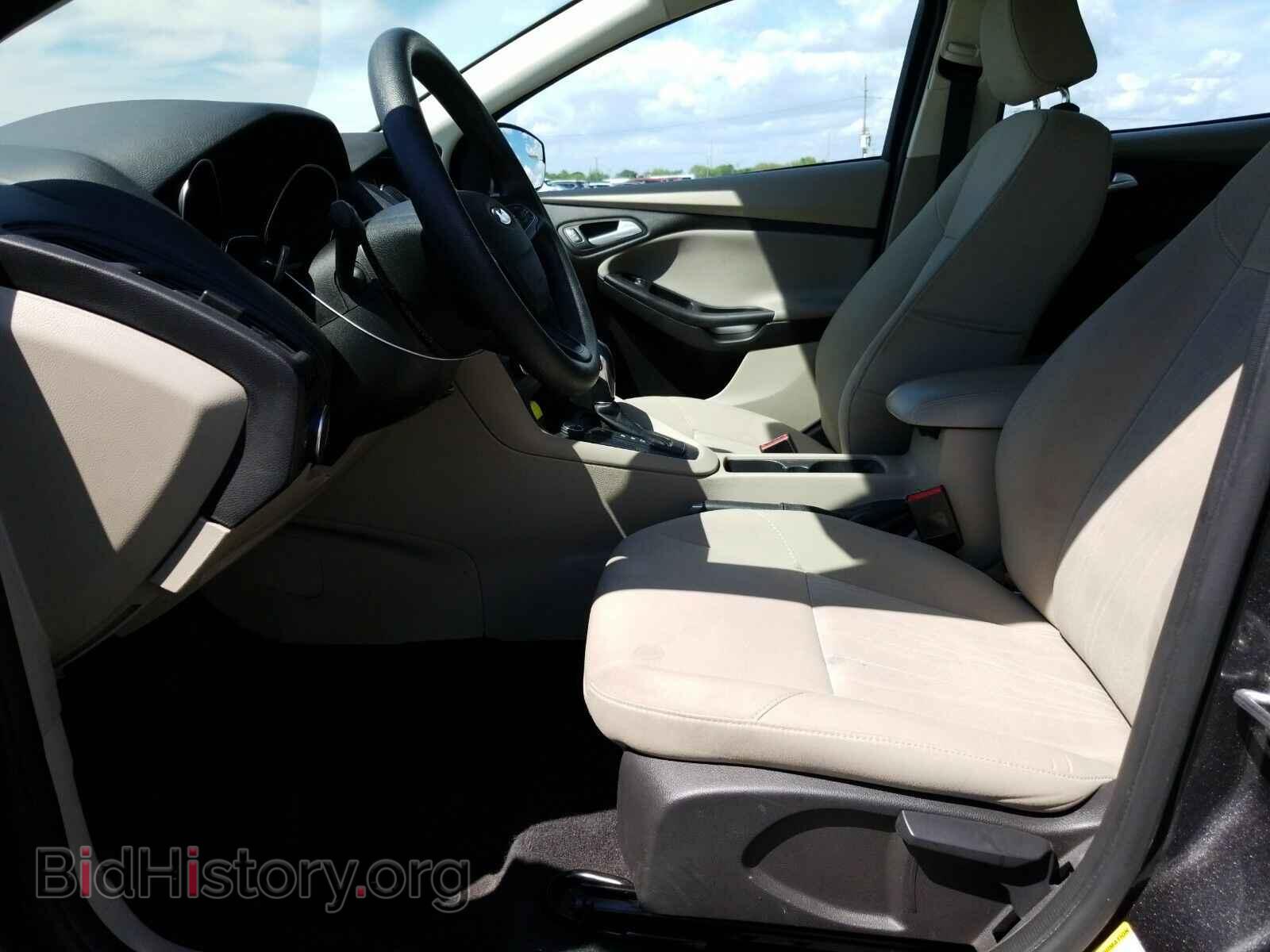 2016 Ford Focus - VIN: 1FADP3F23GL202255 - Photo 3