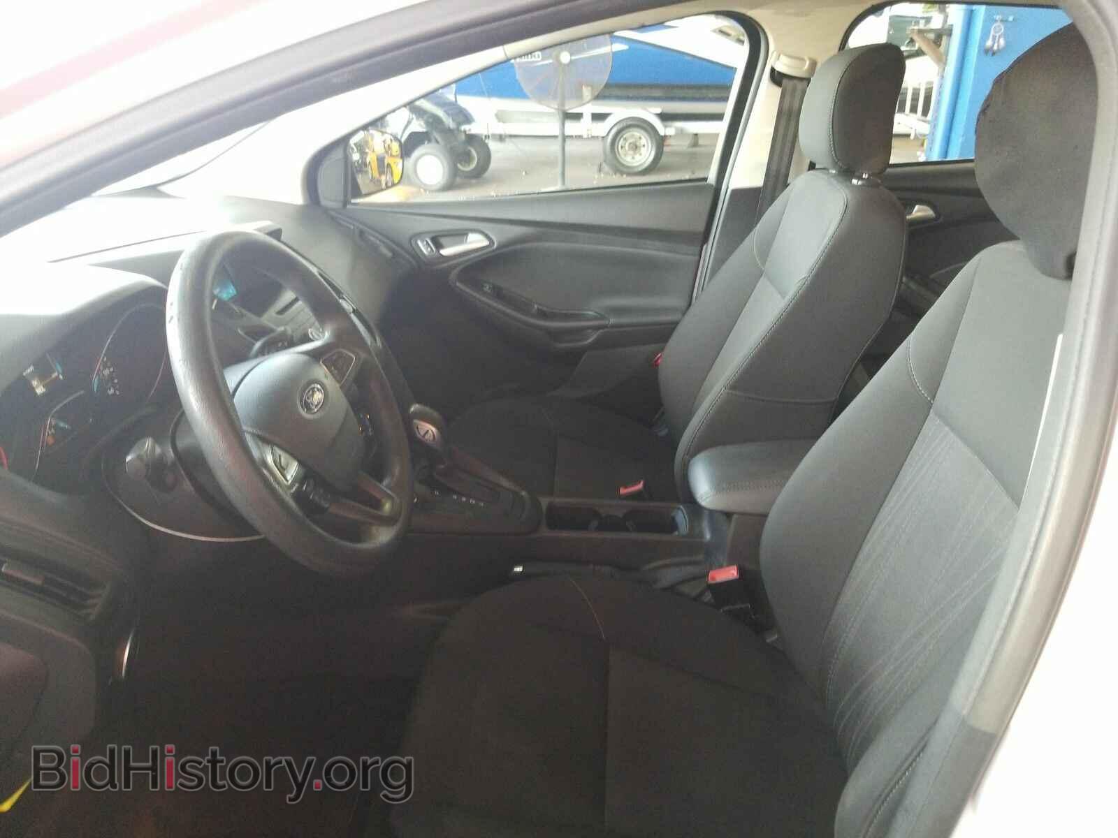 2017 Ford Focus - VIN: 1FADP3F27HL256546 - Фото 3