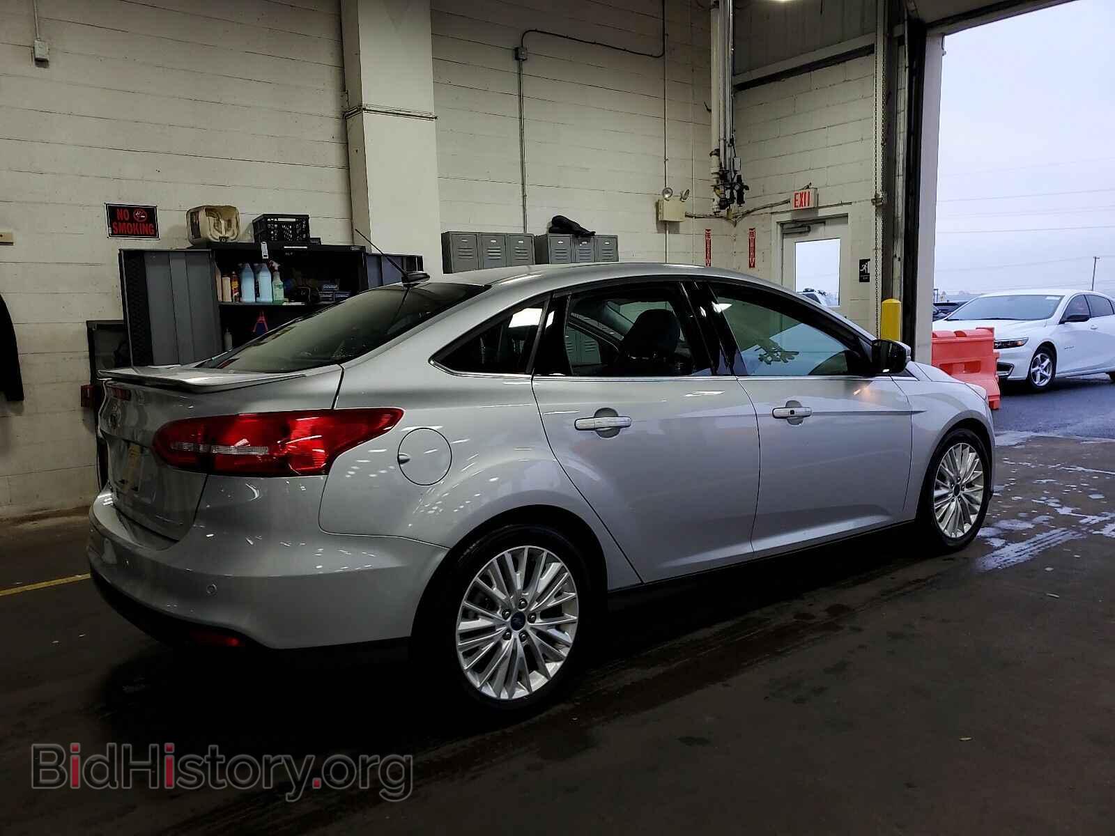 2016 Ford Focus - VIN: 1FADP3J20GL273632 - Photo 2