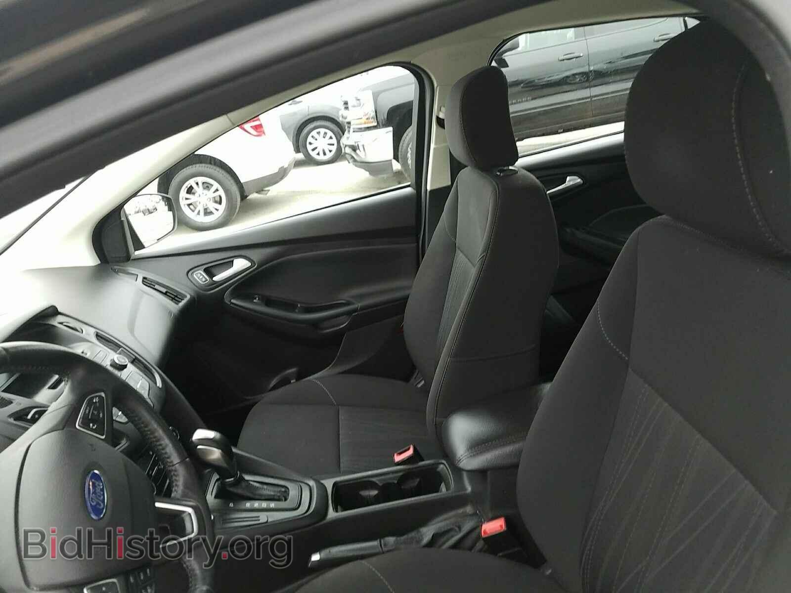2016 Ford Focus - VIN: 1FADP3F21GL266763 - Photo 3